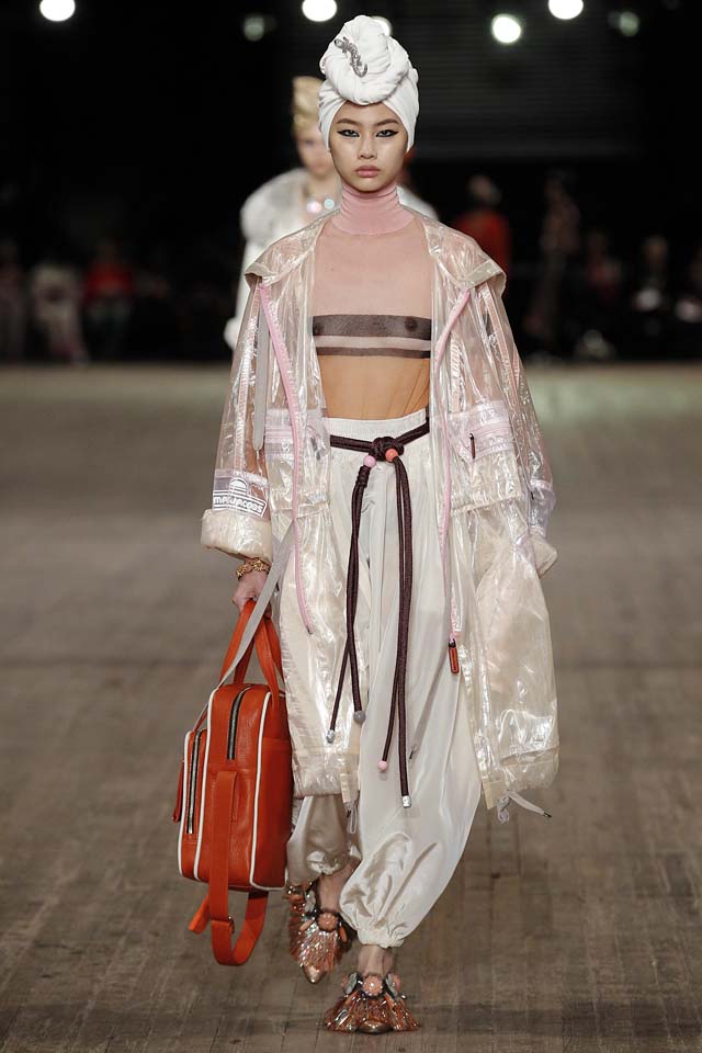Designer-Marc-Jacobs-SS18-Spring-Summer-2018-collections-rtw-7-white-turban-sheer-coat