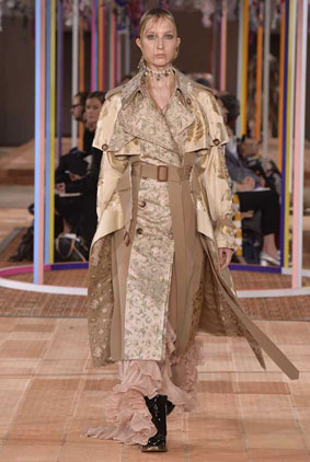 alexander-mcqueen-spring-2018-ss18-rtw-1-printed-trench-coat