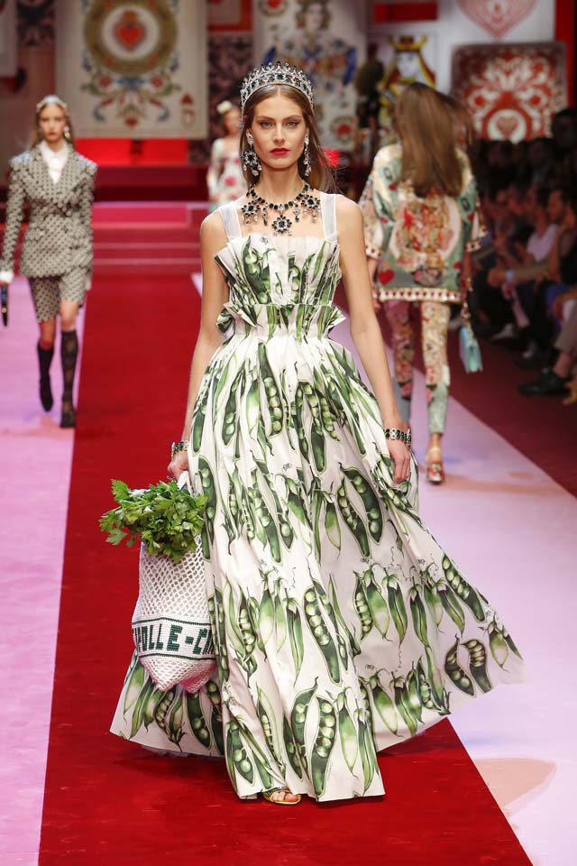 dolce-and-gabbana-spring-summer-2018-ss18-rtw (92)-pea-print-gown