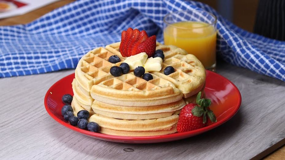 6-waffles-fruits-berries-yummy-morning-easy-breakfast-ideas