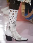 Designer-Chloé-spring-summer-2018-SS18-rtw-runway (27)-gladiator-cow-boy-shoes