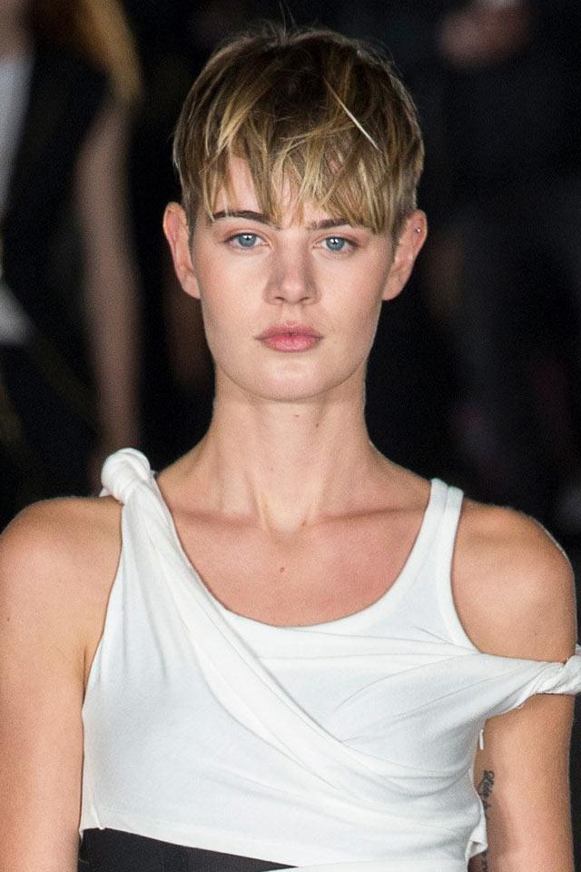 Designer-alexander-wang-spring-summer-2018-SS18-rtw-collection-hair-accessory-trend-analysis-bob-cut