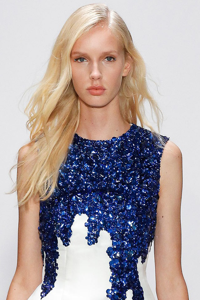 oscar-de-la-renta-spring-summer-2018-ss18-collection-rtw-36-sequin-white-dress-lipstick-trend-slubanalytics