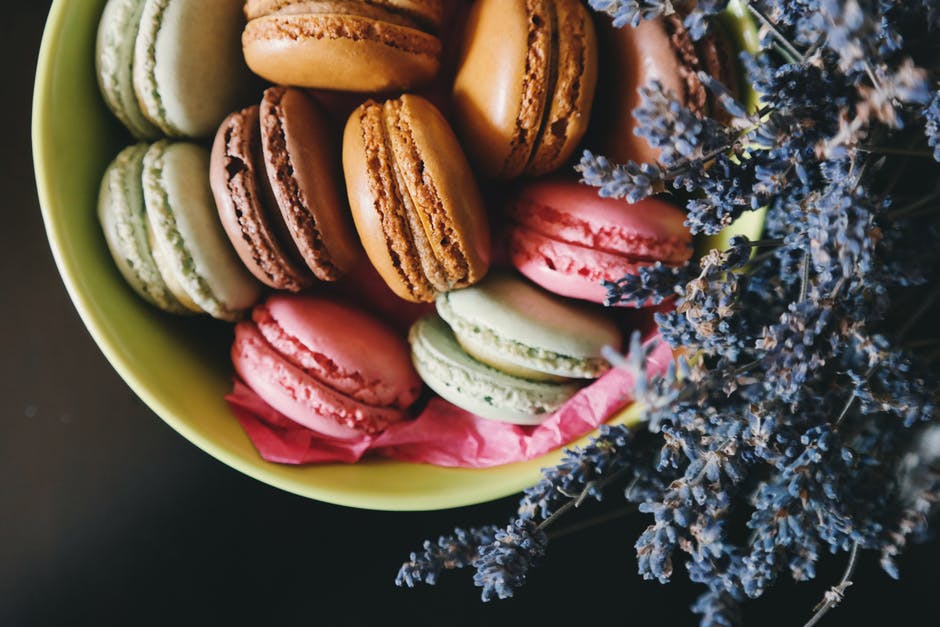 easy-french-macarons-recipe-easy-baking-ideas-chocolate-desserts