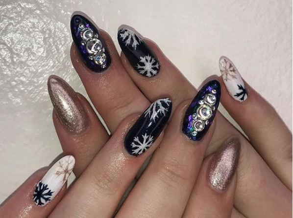 latest-snow-nail-designs-sparkly-rhinestone-christmas-snowflake-art