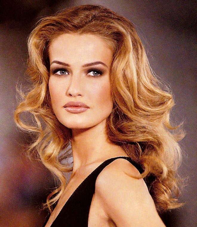 90s-supermodels-karen-mudler-sexy-makeup-beautiful-best-hairstyle-1990s