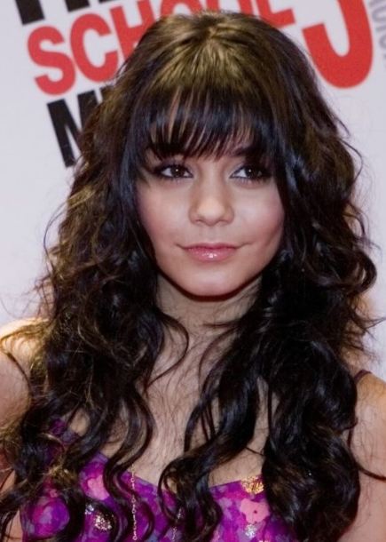 Vanessa-Hudgens-curly-hair-rounded-fringes-bangs-look