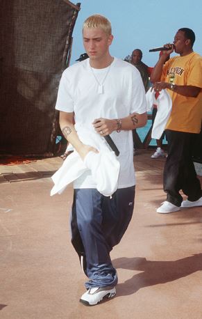 eminem-oversized-tee-shirt-90s-hip-hop-fashion-style