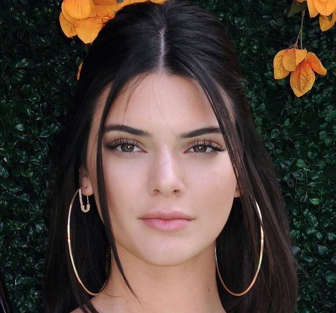 kendall-jenner- oblong face shape - eyebrow shaping - how to trim eyebrows