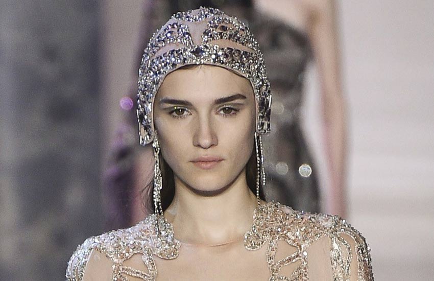 pfw-couture-fashion-week-2018-elie-saab-runway-beauty-looks-silver-glitter-eyeliner