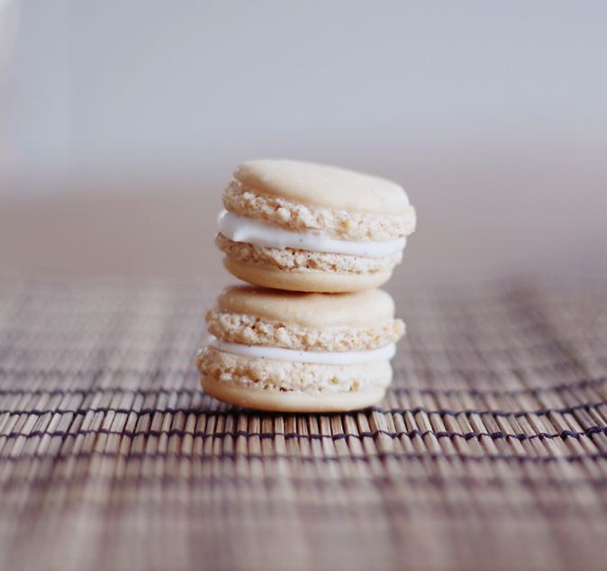 best-gourmet-macarons-flavors-fillings (14)-coconut