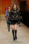 dolce-and-gabbana-fall-winter-2018-19-women-fashion-show-runway-fw18 (17)-extra-long-sleeves