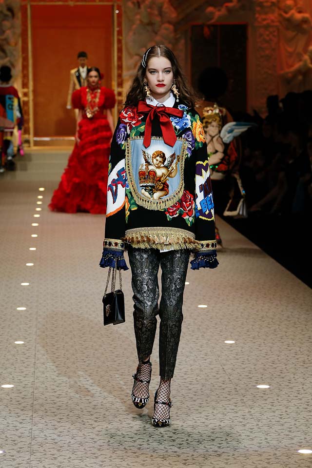 dolce-and-gabbana-fall-winter-2018-19-women-fashion-show-runway-fw18 (67)