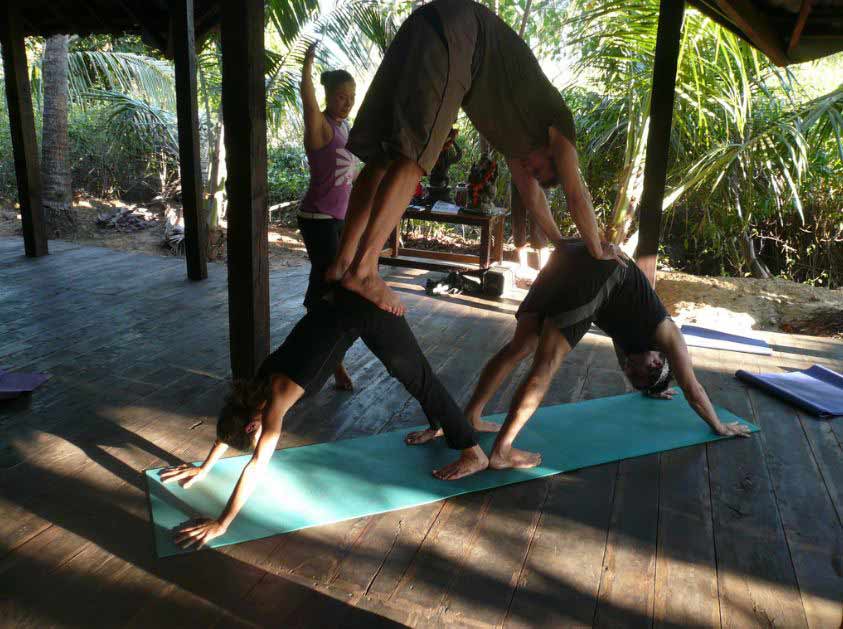 3 Person Yoga Poses | 3 person yoga poses, Acro yoga poses, Partner yoga  poses