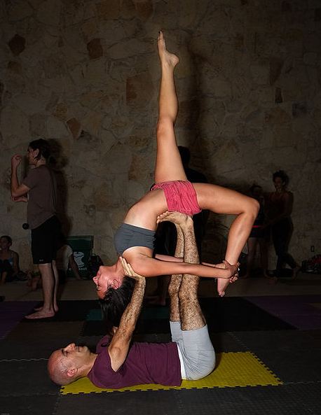 two-person-yoga-poses-acroyoga-tandem-partner-inverted-dancer-pose