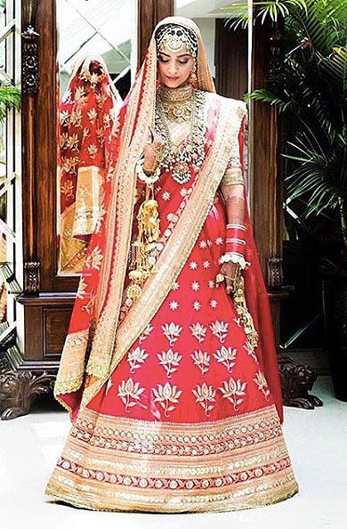 sonam-kapoor-wedding-red-lehenga-traditional-jewelry