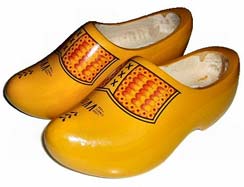 clog-wiki-fashion-words-dictionary-glossary-terms-types-of-shoes