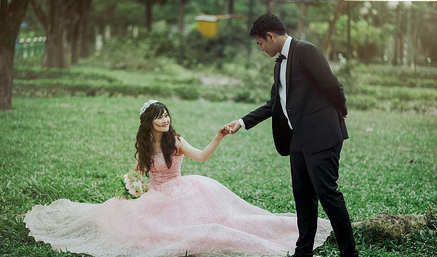 romantic-ideas-pre-wedding-shoot-latest-guide-props-dresses