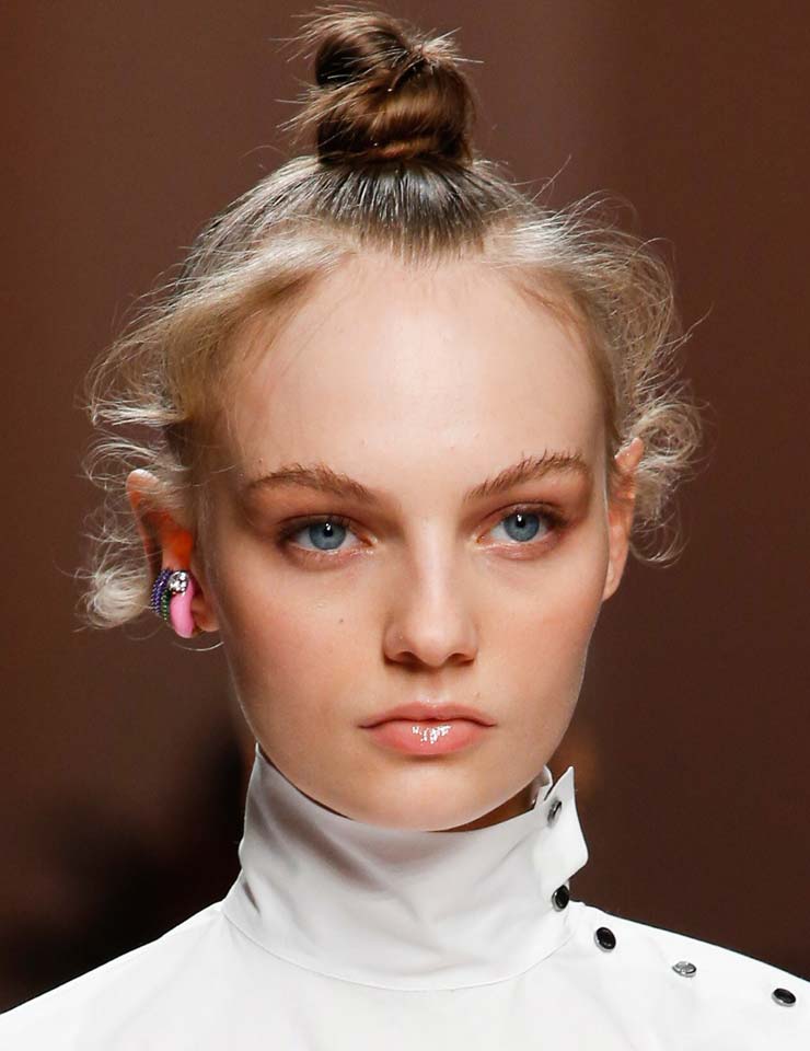 Fashion Makeup Looks & Hairstyles From Spring Summer 2019 Collections