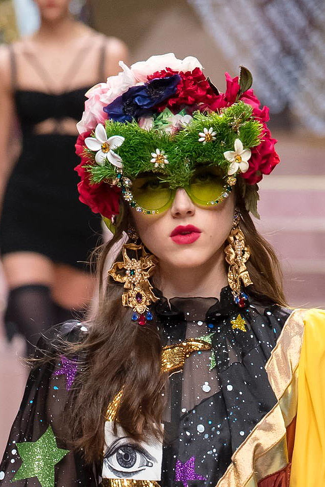 olive-green-color-spring-summer-2019-sunglasses-trends-dolce-gababna