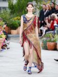 oscar-de-la-renta-spring-summer-2019-collection-ss19-2-fringe-outfit