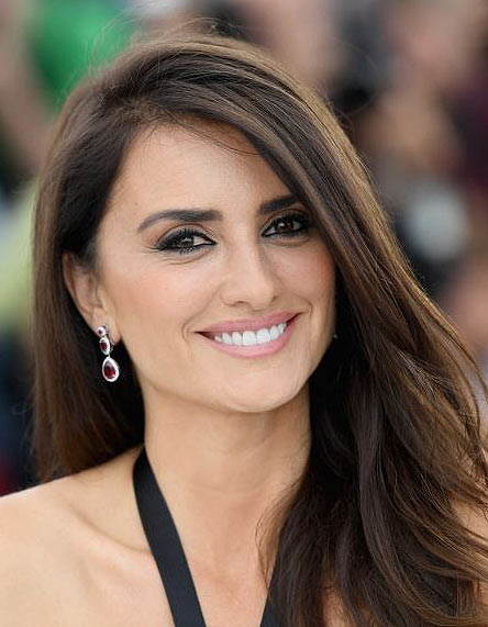 penelope-cruz-celebs-with-beautfiful-smile-actors