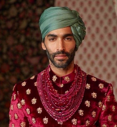 statement-turbans-latest-sabyasachi-mens-wedding-wear