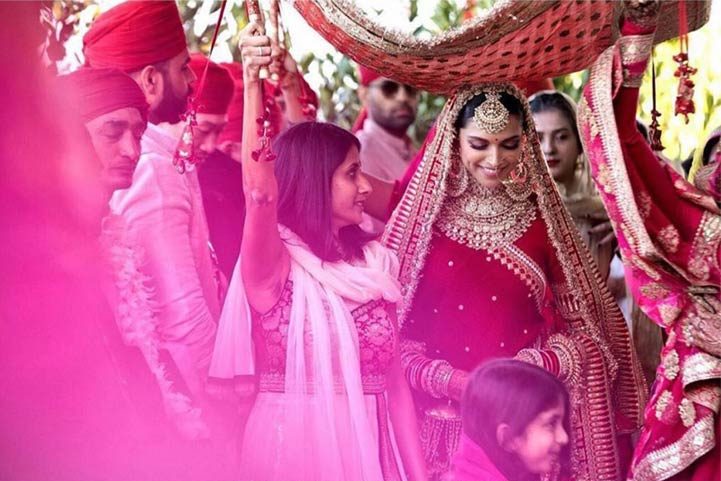 deepika-padukone-bollywood-wedding-lehenga-look