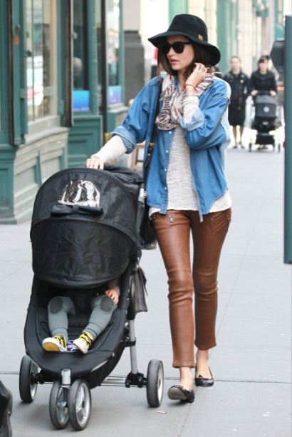 fedora hat - leather pants - t shirt - ballet flats - miranda kerr