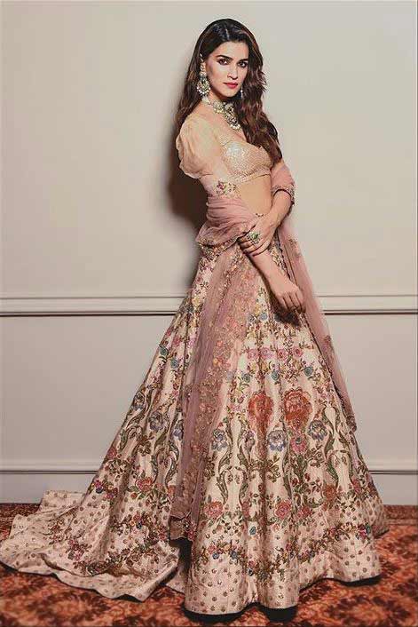 27 Gorgeous Sangeet Outfits For Brides Except Lehengas! | WeddingBazaar