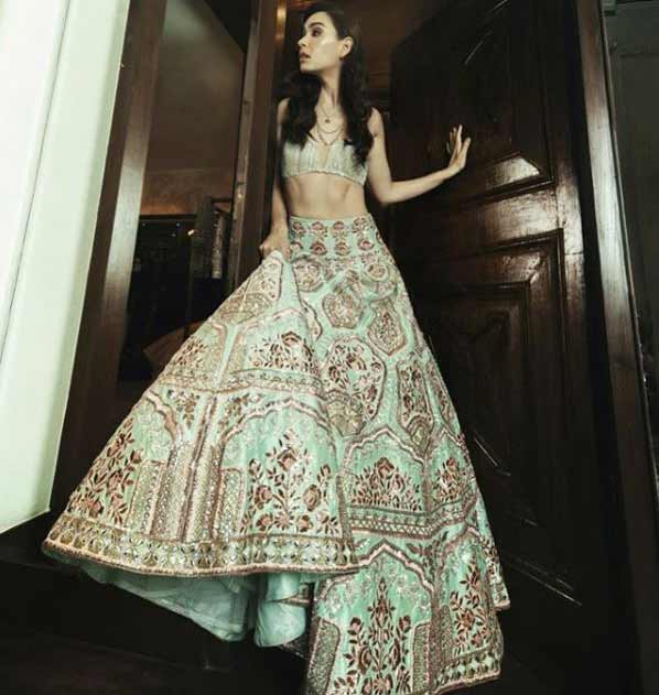 lehenga-choli-designs-2019-latest-manish-malhotra