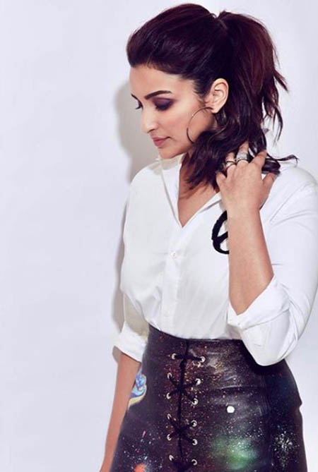 parineeti bollywood actress hairstyles 2019 trends .