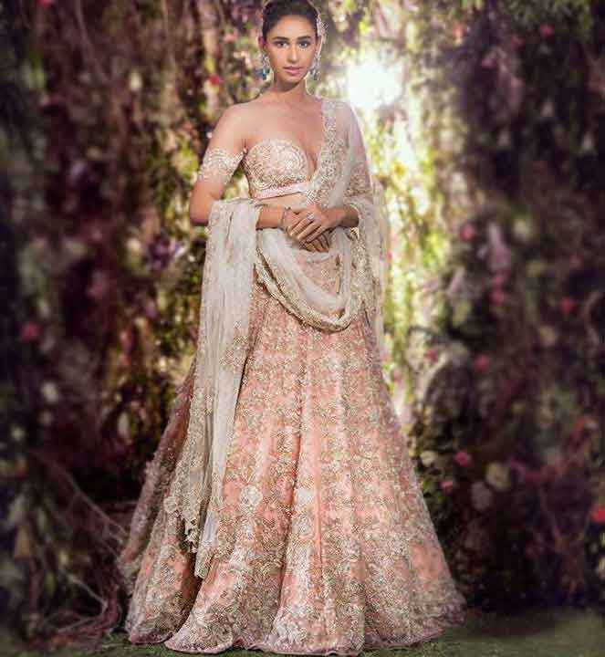 Latest-Designer-Lehenga-Trends-2019-Shyamal-Bhumika-4