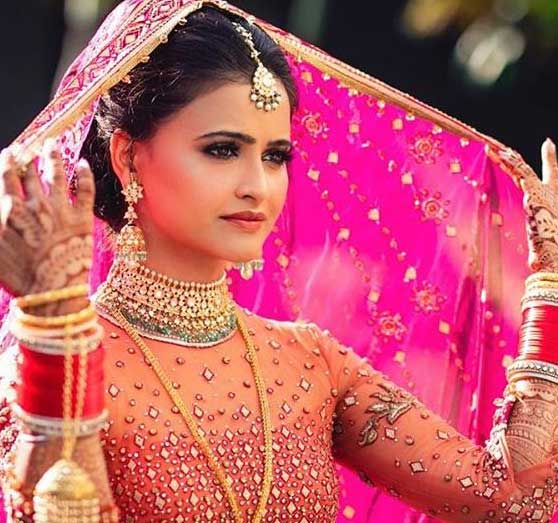 Tarun-Tahiliani Popular Indian Bridal Makeup Trends 2019 beauty