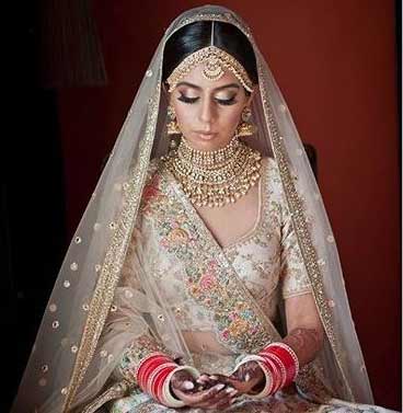 bridal makeup look 2020 weddingmetallic-eyeshadow-sabyasachi