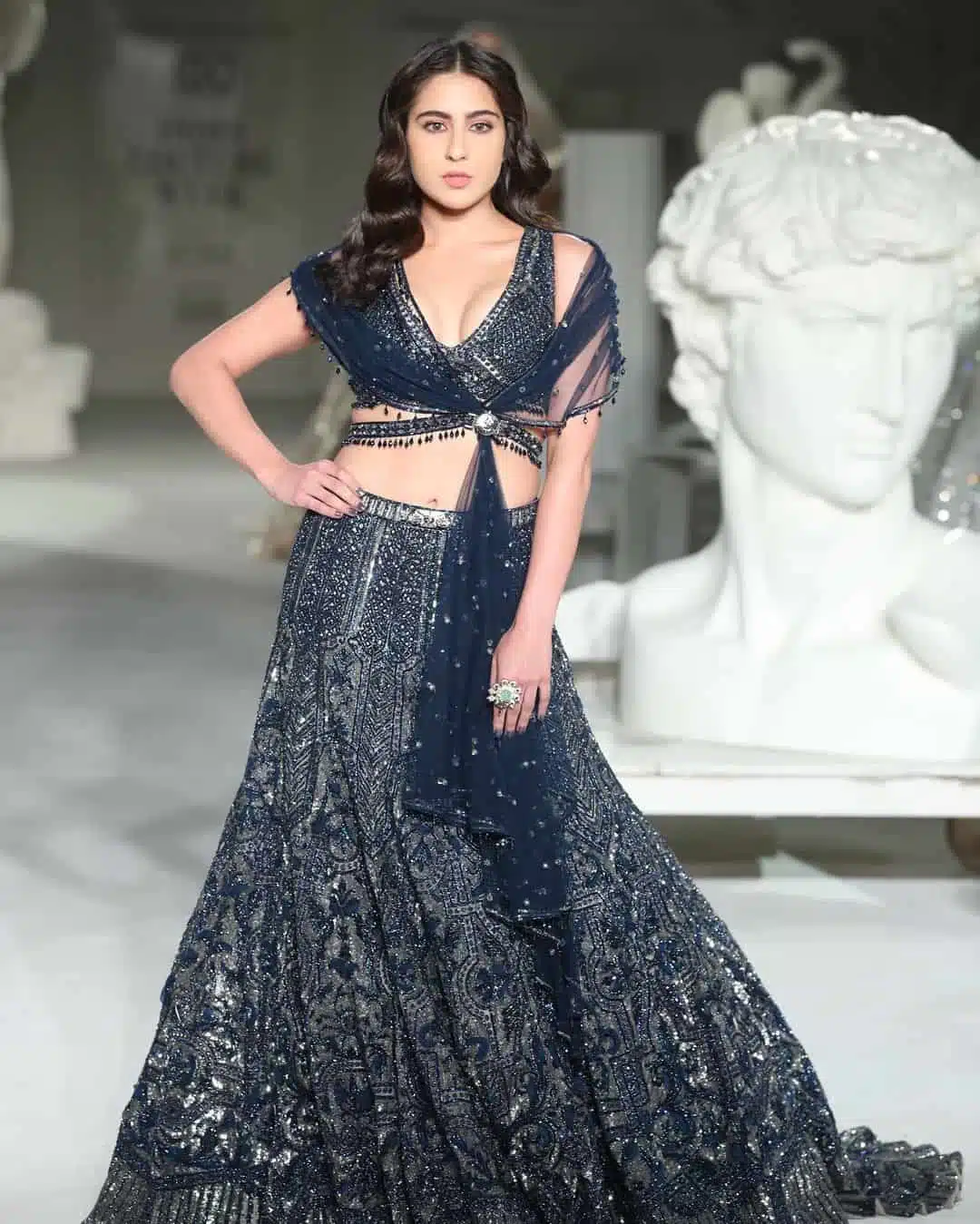 Latest Lehenga Designs: शादी में आपके लुक को एलिगेंट बनाएंगे ये लहंगे