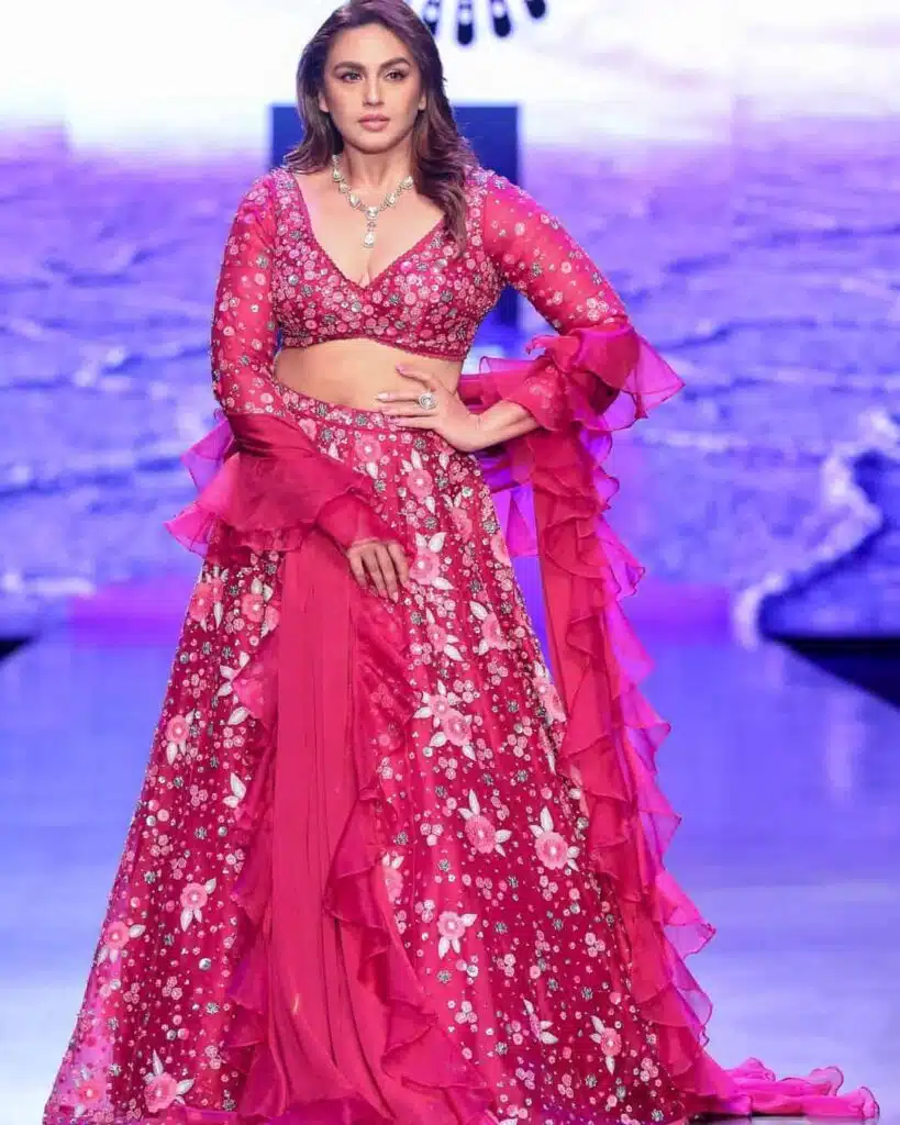 Sara Ali Khan's Energized Shimmery Lehenga Blouse Designs For Heavy Bust